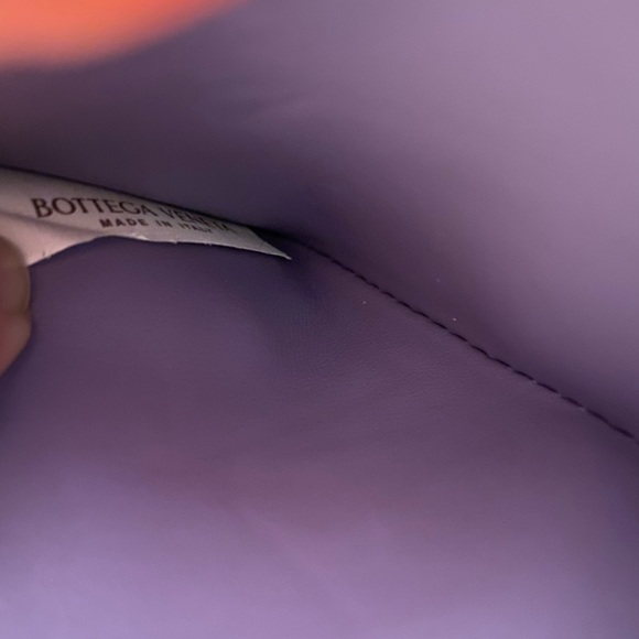 Excellent condition ~ Bottega Veneta Bifold Zip Wallet in Lavender. - Picture 11 of 13